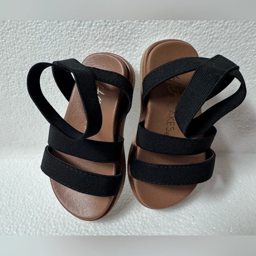 Hot Cakes Black Strappy Elastic Sandals with Brown Footbed Size 4 Toddler Girls